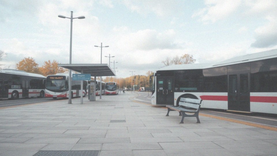 Gdzie odjeżdżają autobusy jadące do Dąbków?